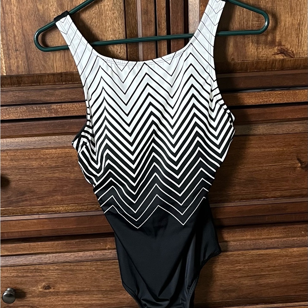 REEBOK SWIM SUIT SZ.10  EUC  Black and White.